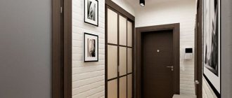 Белые стены из кирпича в дизайне небольшого коридора