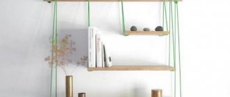 Children&#39;s shelf: for do-it-yourself books in the room, how to make a wall out of plywood for toys, a rack made of wood and scrap materials