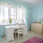 Decorating a children&#39;s window with tulle curtains
