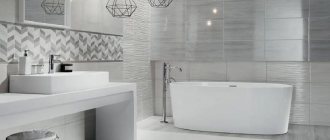 Сочетание белого с серым на стенах минималистичной ванной